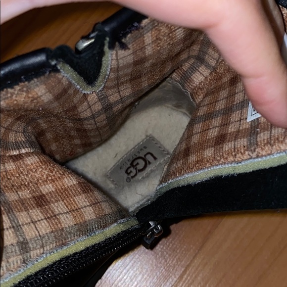 Toddler uggs size 7 - Picture 2 of 3